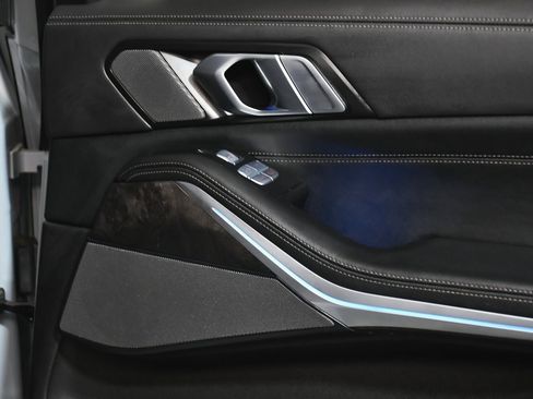 Used 2023 BMW X7 xDrive40i w/ M Sport Package image 16