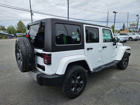 Used 2017 Jeep Wrangler Unlimited Sahara AWD/4WD image 5