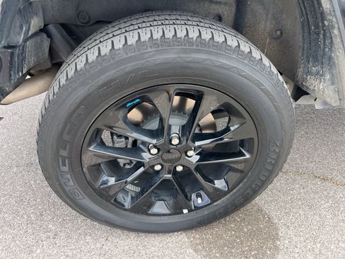 Used 2022 Jeep Wrangler Unlimited Sahara w/ Cold Weather Group AWD/4WD image 13