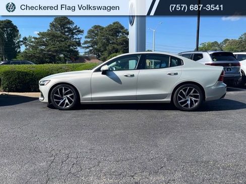 Used 2020 Volvo S60 T5 Momentum FWD image 5