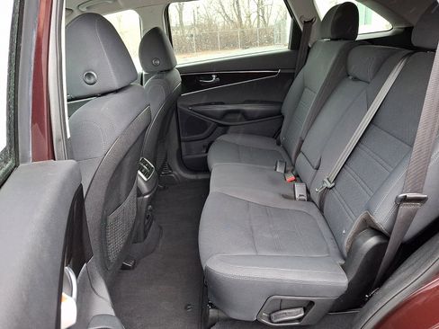 Used 2019 Kia Sorento 2.4L LX image 10
