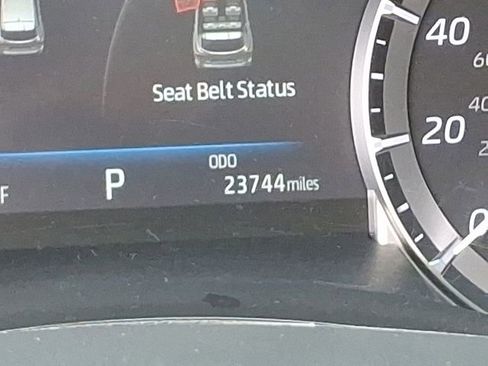 Used 2023 Toyota Highlander XLE image 29