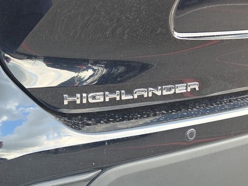 Used 2022 Toyota Highlander XLE AWD/4WD image 5