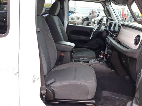 Used 2025 Jeep Wrangler Unlimited Sport AWD/4WD image 28
