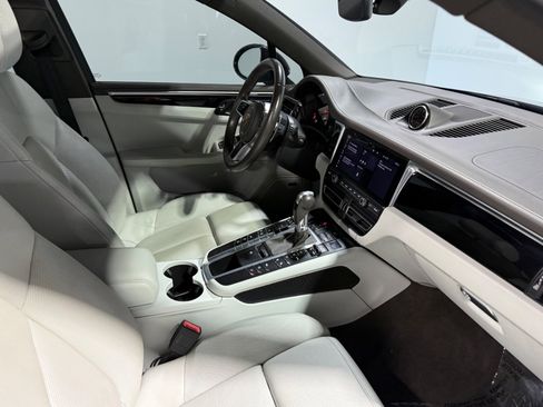 Used 2021 Porsche Macan AWD/4WD image 30