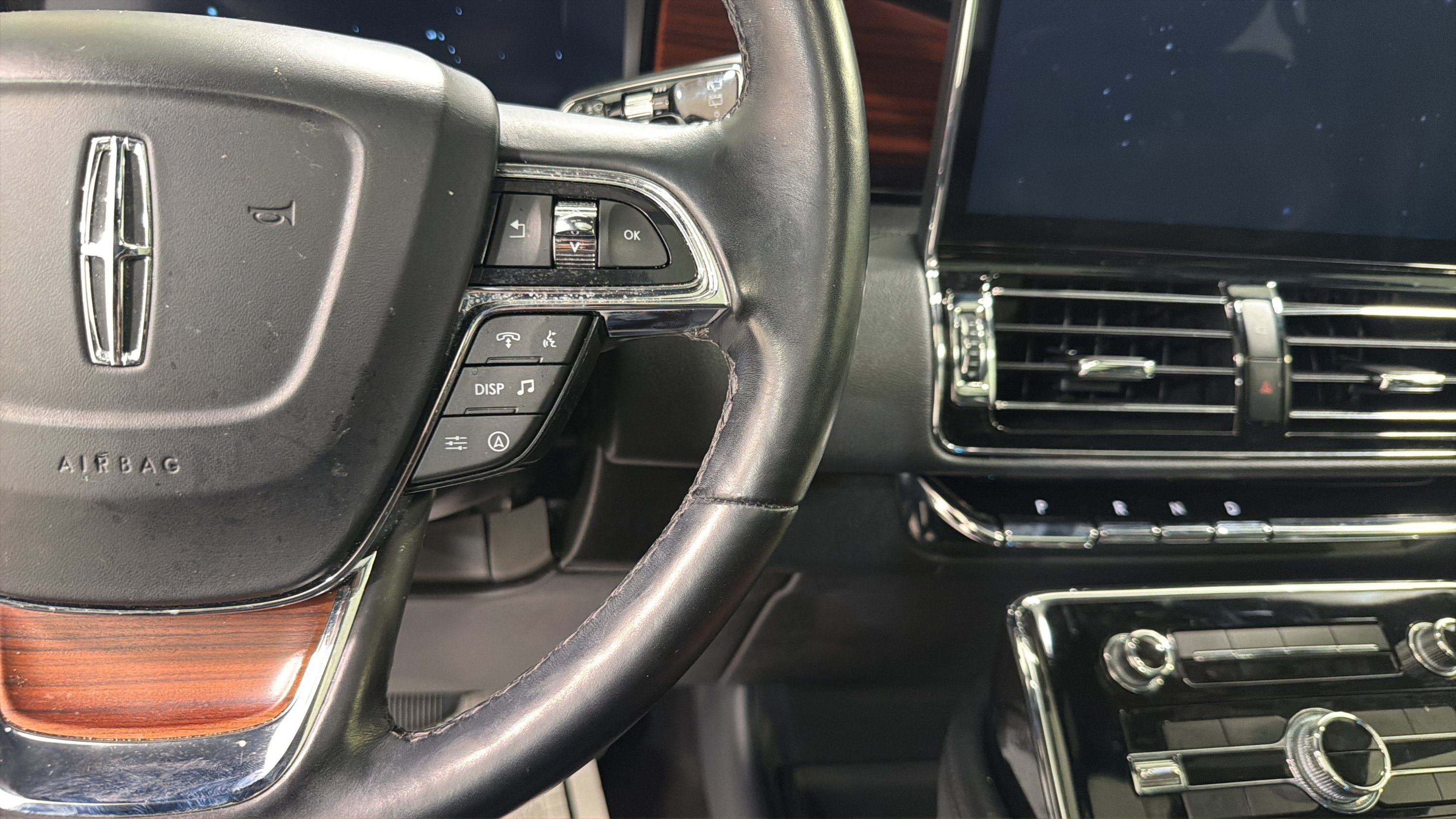 Used 2023 Lincoln Navigator 4WD image 14