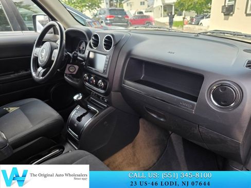 Used 2016 Jeep Patriot Latitude w/ Sun/Sound Group AWD/4WD image 16