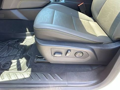 Used 2025 Chevrolet Colorado ZR2 w/ Technology Package AWD/4WD image 30