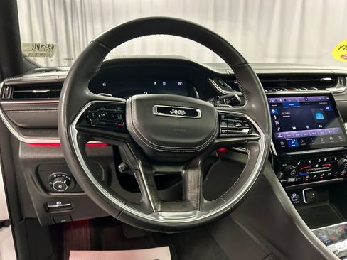 Used 2025 Jeep Grand Cherokee Overland w/ Luxury Tech Group IV AWD/4WD image 15