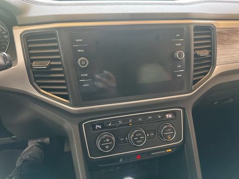 Used 2020 Volkswagen Atlas Cross Sport SE w/ Panoramic Sunroof Package AWD/4WD image 18