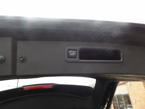 Used 2021 Toyota Highlander XLE image 17