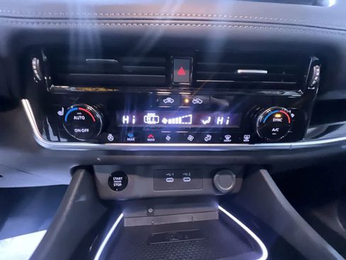 Used 2024 Nissan Rogue SL w/ SL Premium Package image 29