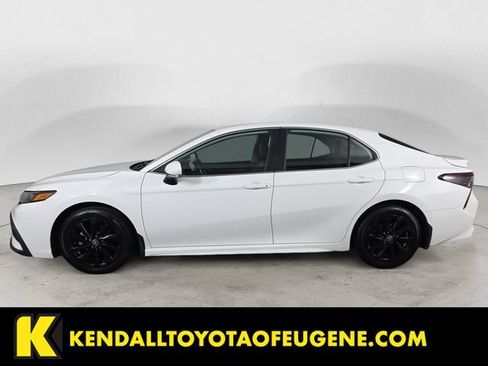 Used 2022 Toyota Camry SE FWD image 8