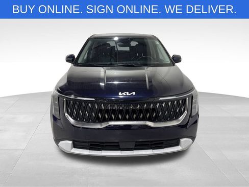 Used 2025 Kia Carnival FWD image 11