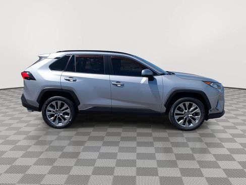 Used 2019 Toyota RAV4 XLE Premium FWD image 8