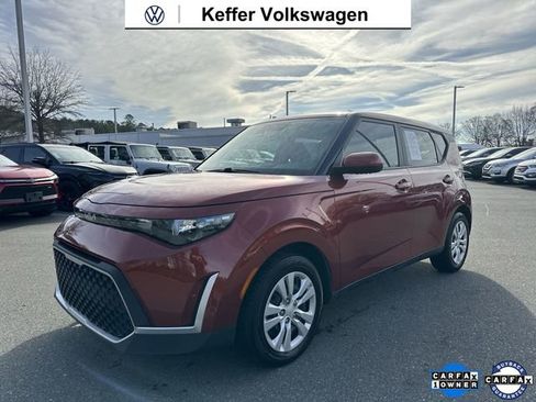 Used 2023 Kia Soul LX image 1