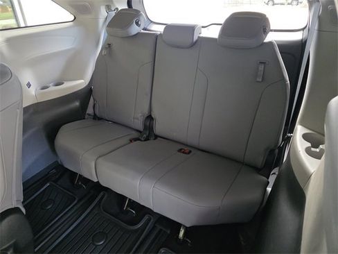 Used 2022 Toyota Sienna XLE image 15