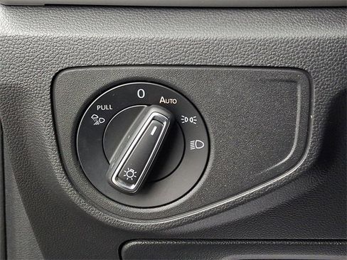 Used 2023 Volkswagen Atlas SE image 27