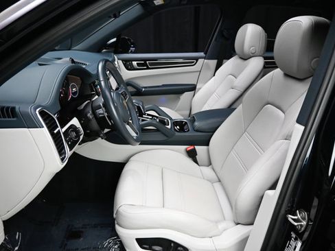 Used 2022 Porsche Cayenne S image 47