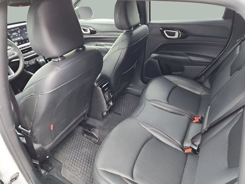 Used 2025 Jeep Compass Trailhawk AWD/4WD image 21