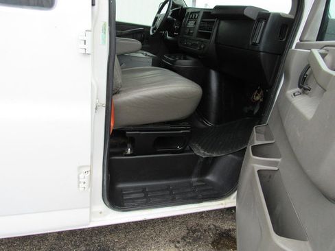 Used 2018 Chevrolet Express 2500 w/ Driver Convenience Package RWD image 13