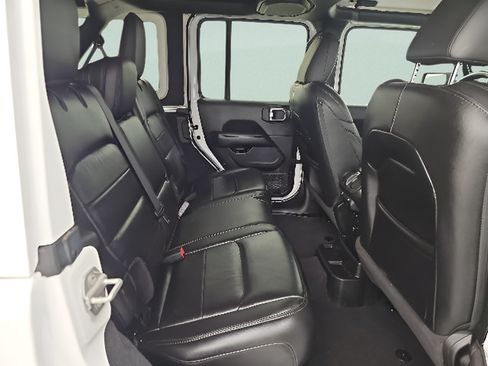 Used 2020 Jeep Wrangler Unlimited Sahara AWD/4WD image 33