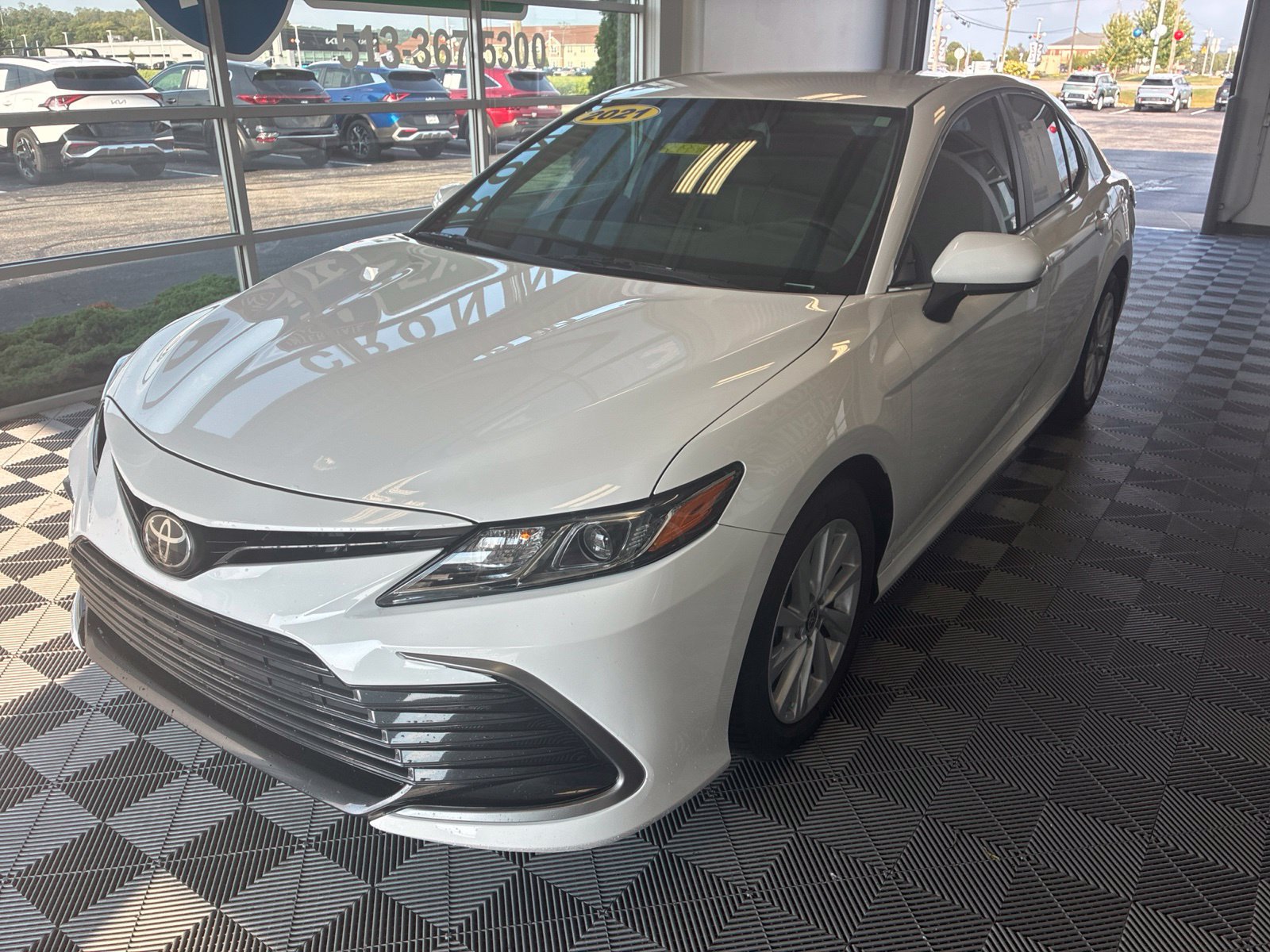 Used 2021 Toyota Camry LE w/ Carpet Mat Package (TMS) FWD image 3
