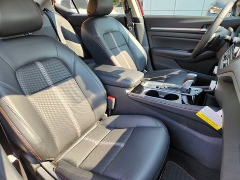 Certified 2025 Nissan Altima 2.5 SR AWD/4WD image 14