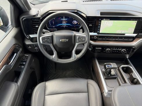 Used 2025 Chevrolet Silverado 1500 LT Trail Boss w/ Convenience Package II AWD/4WD image 9