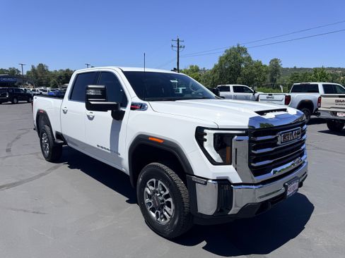 New 2026 GMC Sierra 2500 SLE w/ Preferred Package AWD/4WD image 3