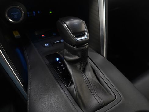 Used 2022 Toyota Venza Limited image 24