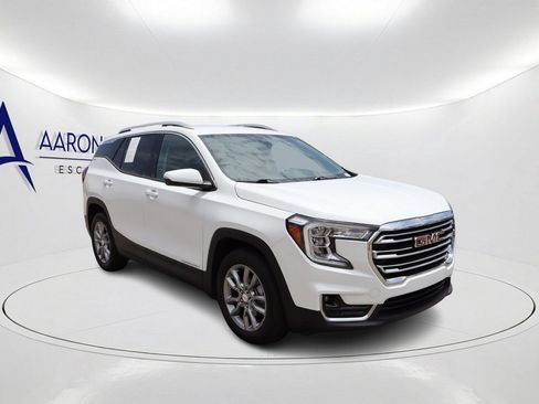 Used 2024 GMC Terrain SLT FWD image 3