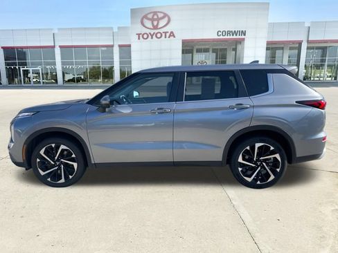 Used 2024 Mitsubishi Outlander SE AWD/4WD image 2