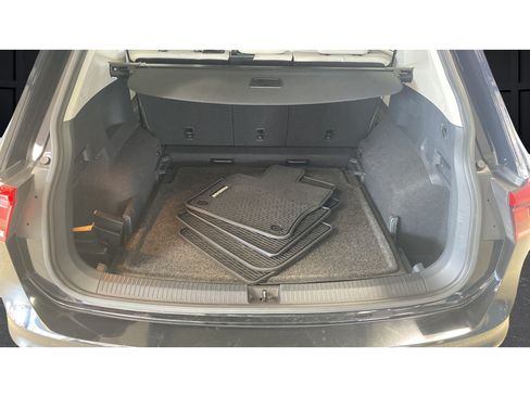 Used 2020 Volkswagen Tiguan SEL AWD/4WD image 26