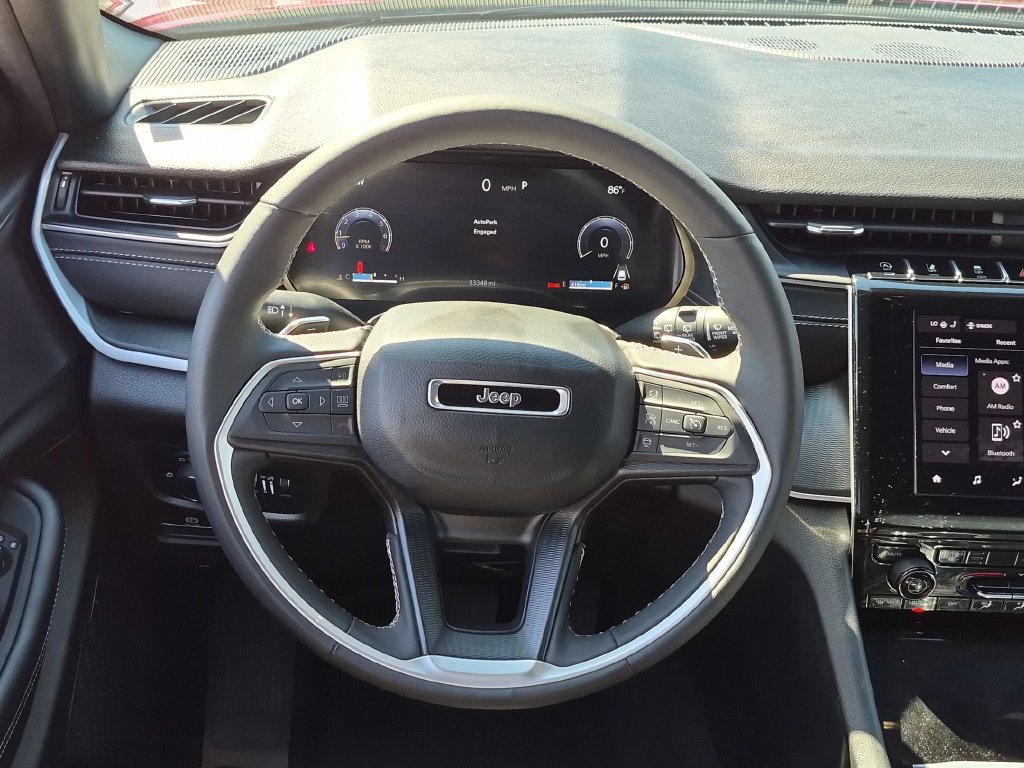 Used 2025 Jeep Grand Cherokee Altitude AWD/4WD image 23