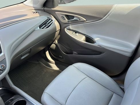 Used 2018 Chevrolet Malibu LT w/ Leather Package FWD image 12