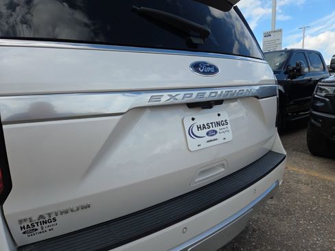 Used 2019 Ford Expedition Platinum AWD/4WD image 5