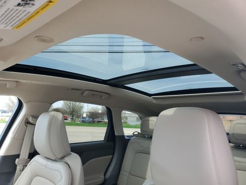 Used 2022 Lincoln Corsair Reserve w/ Equipment Group 201A image 11