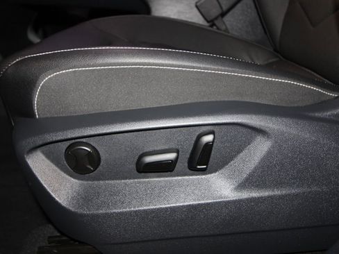 Used 2025 Volkswagen Atlas SE image 7