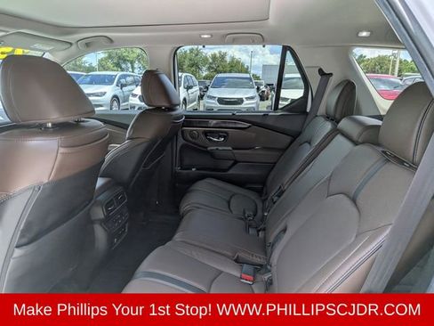Used 2025 Honda Pilot Elite image 13
