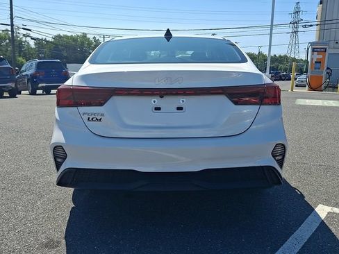 Used 2022 Kia Forte LXS w/ LXS Technology Package FWD image 5