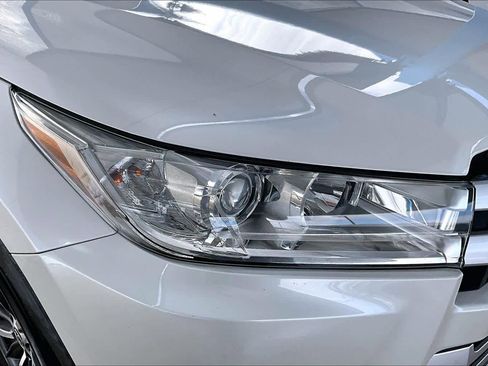Used 2019 Toyota Highlander XLE image 28