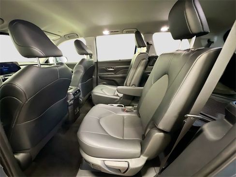 Used 2024 Toyota Grand Highlander XLE image 26