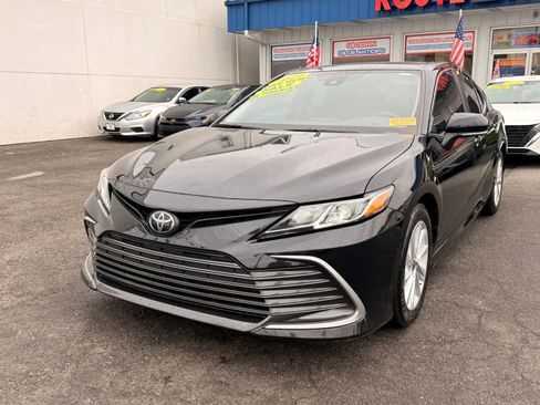 Used 2024 Toyota Camry LE w/ Convenience Package FWD image 4