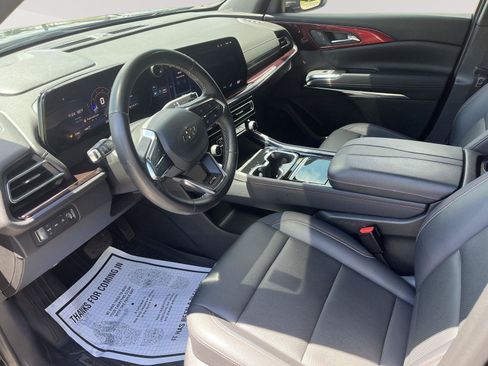 Used 2024 Chevrolet Traverse Z71 AWD/4WD image 23