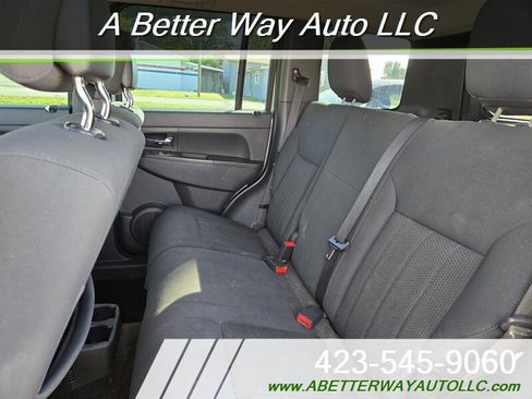 Used 2012 Jeep Liberty Sport RWD image 7