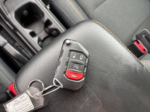 Used 2025 Jeep Wrangler Unlimited Sahara AWD/4WD image 21