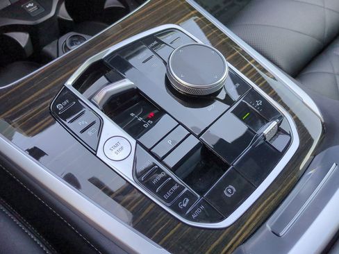 Used 2024 BMW X5 xDrive50e image 24