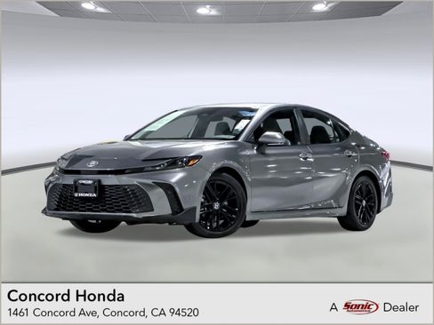 Used 2026 Toyota Camry SE FWD image 1