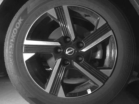 Used 2025 Nissan Sentra SV FWD image 15